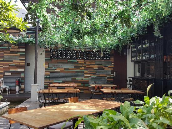 Domicile Kitchen & Lounge